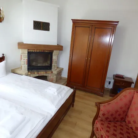 Apartment Grosse-ferienwohnung-wa2-100qm-im-erdgeschoss-der-villa-walhall-in-einem-parkaehnlichen-garten *