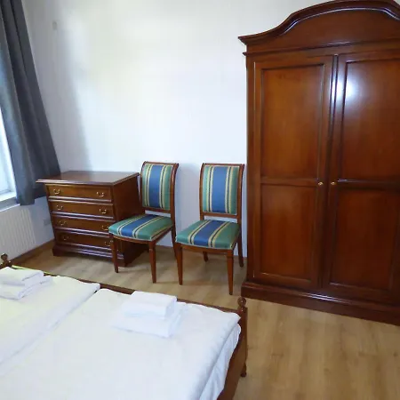 Апартаменти Grosse-ferienwohnung-wa2-100qm-im-erdgeschoss-der-villa-walhall-in-einem-parkaehnlichen-garten