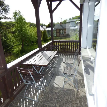 아파트 Grosse-ferienwohnung-wa2-100qm-im-erdgeschoss-der-villa-walhall-in-einem-parkaehnlichen-garten *