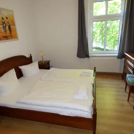 Grosse-ferienwohnung-wa2-100qm-im-erdgeschoss-der-villa-walhall-in-einem-parkaehnlichen-garten * Sellin (Rugen)