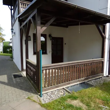 Grosse-ferienwohnung-wa2-100qm-im-erdgeschoss-der-villa-walhall-in-einem-parkaehnlichen-garten Apartment