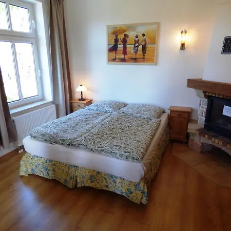 Apartamento Grosse-ferienwohnung-wa2-100qm-im-erdgeschoss-der-villa-walhall-in-einem-parkaehnlichen-garten *