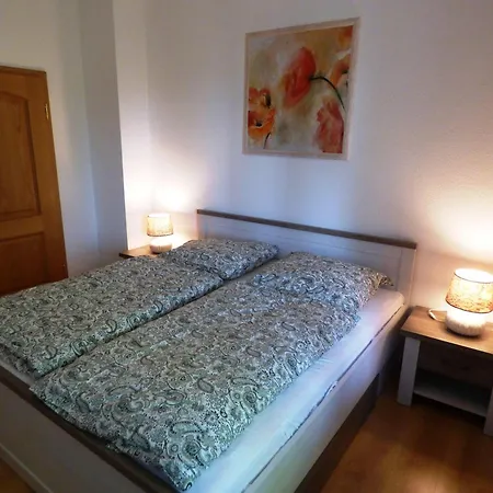 Grosse-ferienwohnung-wa2-100qm-im-erdgeschoss-der-villa-walhall-in-einem-parkaehnlichen-garten Apartamento