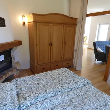 Grosse-ferienwohnung-wa2-100qm-im-erdgeschoss-der-villa-walhall-in-einem-parkaehnlichen-garten Apartamento *