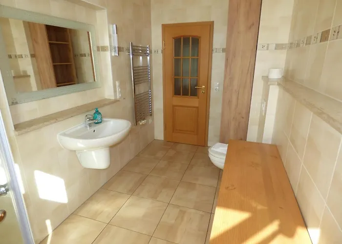 Grosse-ferienwohnung-wa2-100qm-im-erdgeschoss-der-villa-walhall-in-einem-parkaehnlichen-garten * Sellin (Rugen)