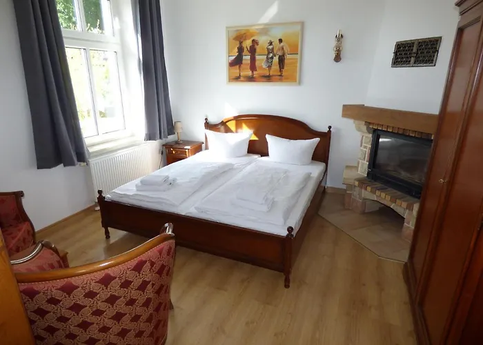 Grosse-ferienwohnung-wa2-100qm-im-erdgeschoss-der-villa-walhall-in-einem-parkaehnlichen-garten Sellin (Rugen)