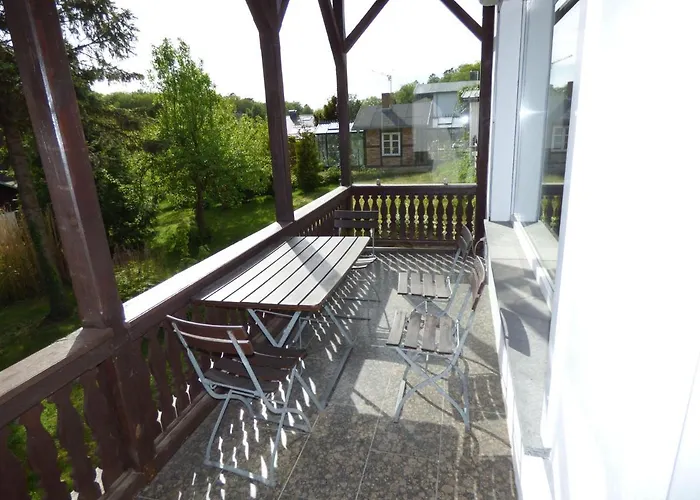 Апартаменти Grosse-ferienwohnung-wa2-100qm-im-erdgeschoss-der-villa-walhall-in-einem-parkaehnlichen-garten *