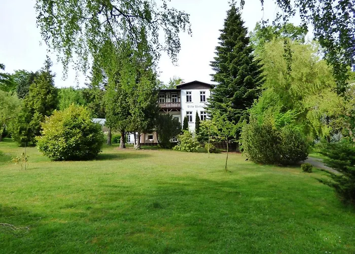 Grosse-ferienwohnung-wa2-100qm-im-erdgeschoss-der-villa-walhall-in-einem-parkaehnlichen-garten *